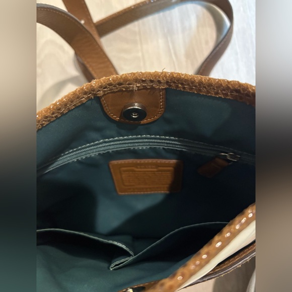 Elegant Cream and Brown Shoulder Bag - Picture 2 of 6